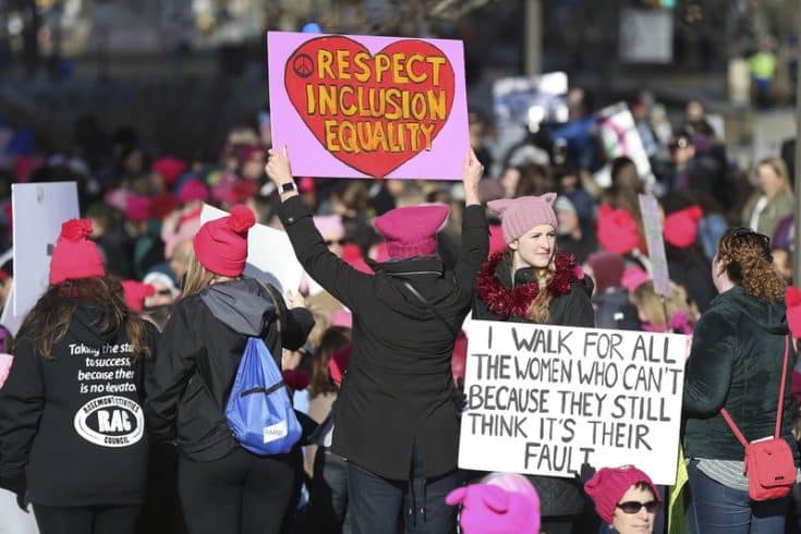 ЛГБТ, феминистки и мигранты вышли на марш против Трампа