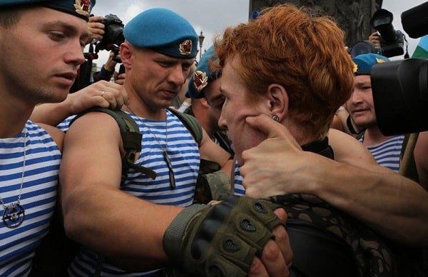 В 2017 году от рук гомофобов в России пострадало 11 ЛГБТ-активистов