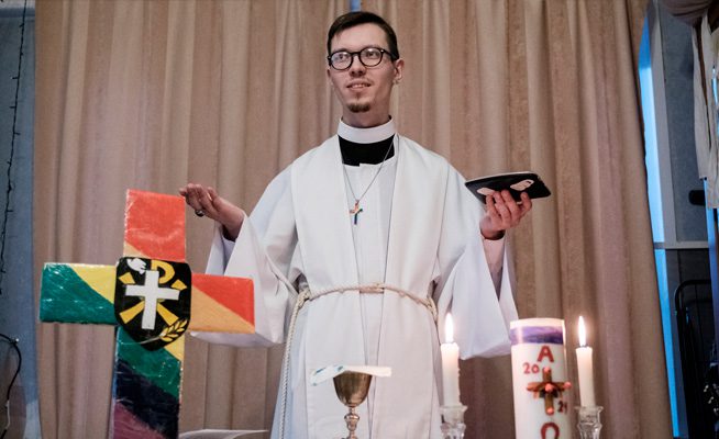 ЛГБТ-священник