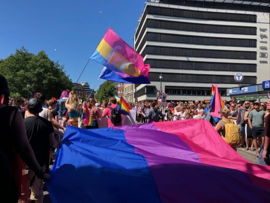 6 фактов о бисексуальном флаге