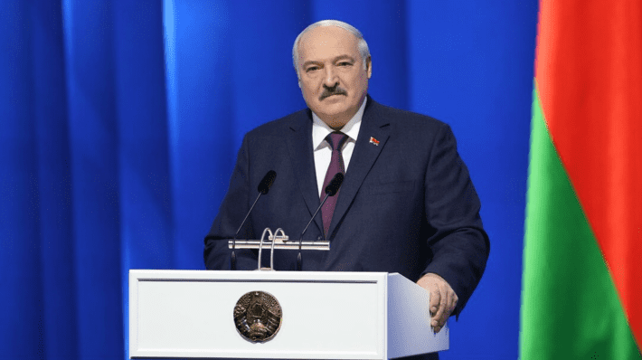 Лукашенко о геях: "это извращенство"