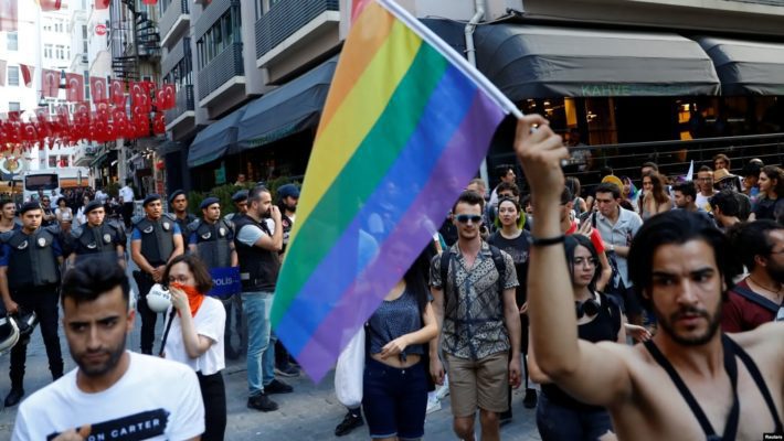 В Стамбуле полицейские разогнали ЛГБТ-прайд