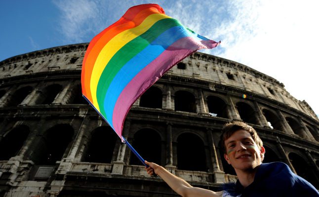 В Италии стали вычеркивать матерей лесбиянок из свидетельств о рождении их детей