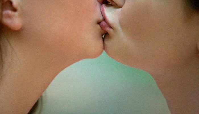 Поцелуй ЛГБТ-пропаганда