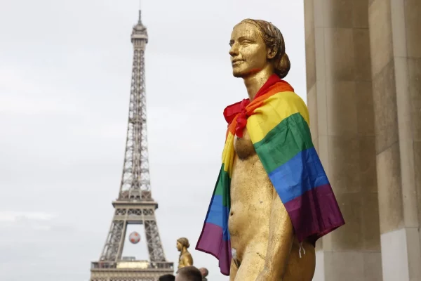 Франция выплатит компенсацию жертвам гомофобных законов