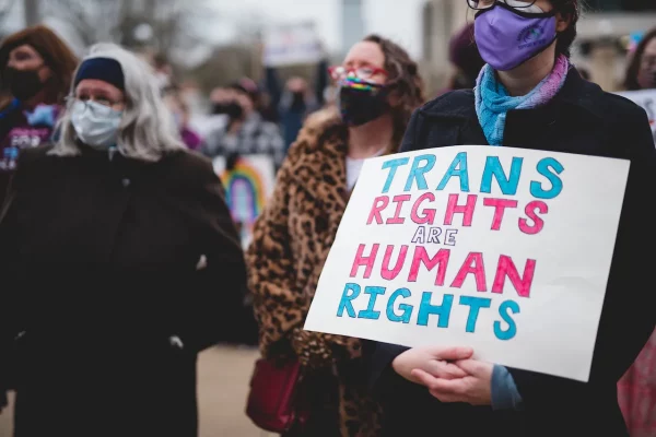 Великобритания откажется от блокаторов пубертата для транс-молодежи