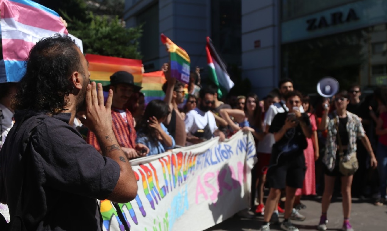 В Стамбуле задержали участников локального ЛГБТК+ прайда